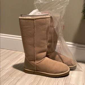 Tan Uggs - BRAND NEW✨